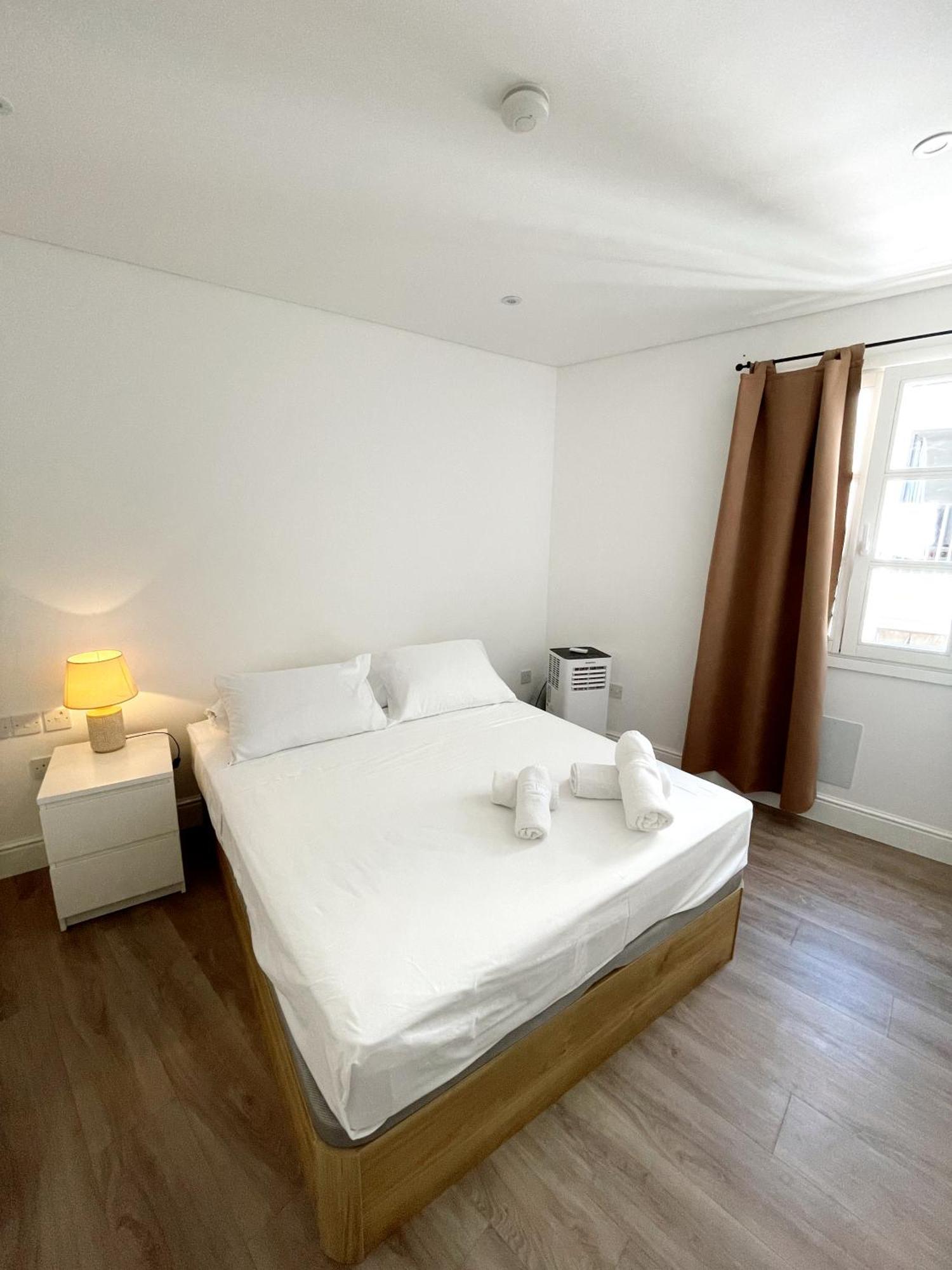 Deluxe City Centre Two Bedroom - Grand Central House 지브롤터 외부 사진