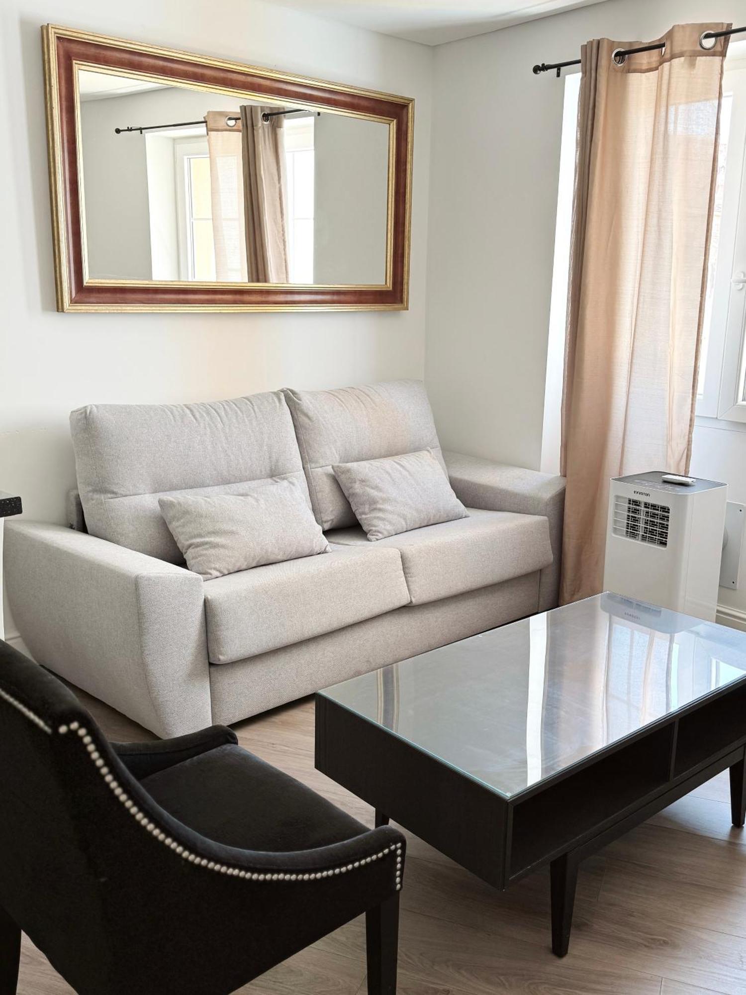 Deluxe City Centre Two Bedroom - Grand Central House 지브롤터 외부 사진