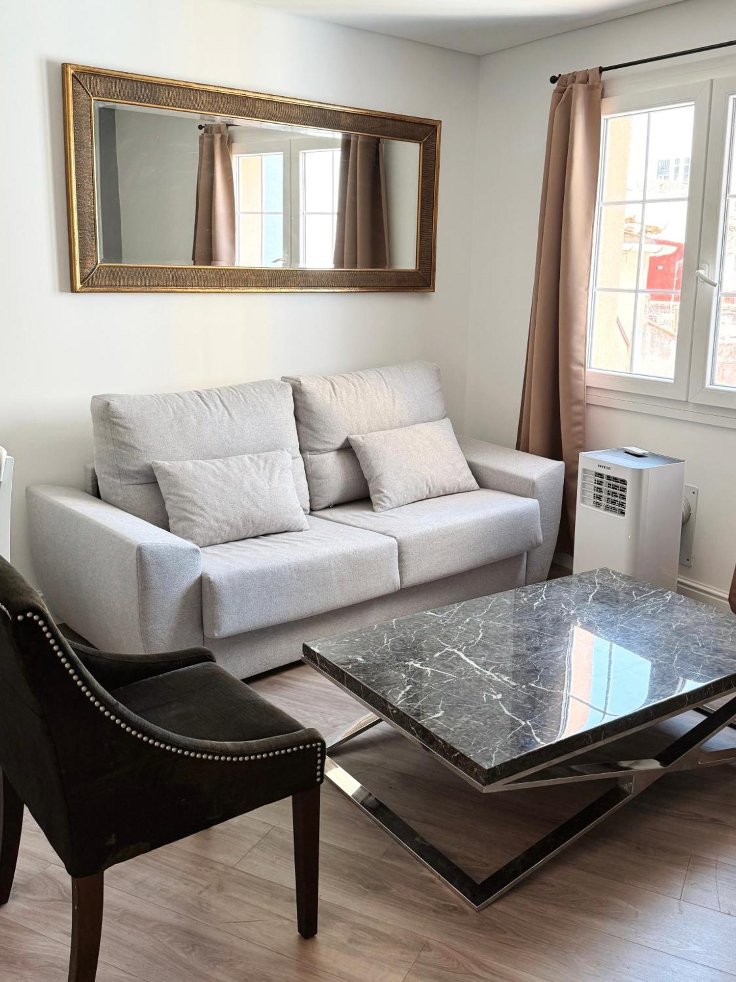 Deluxe City Centre Two Bedroom - Grand Central House 지브롤터 외부 사진