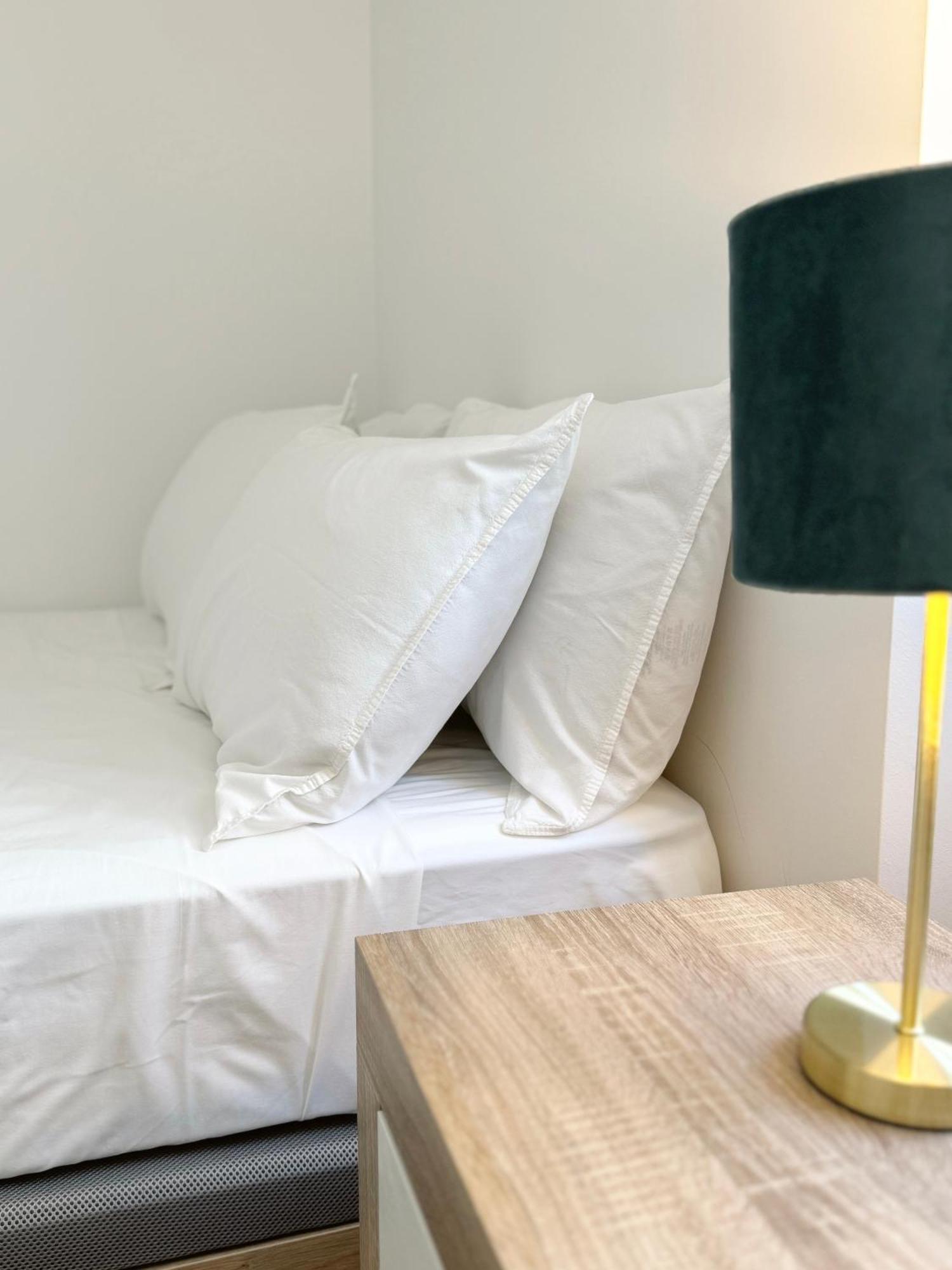 Deluxe City Centre Two Bedroom - Grand Central House 지브롤터 외부 사진