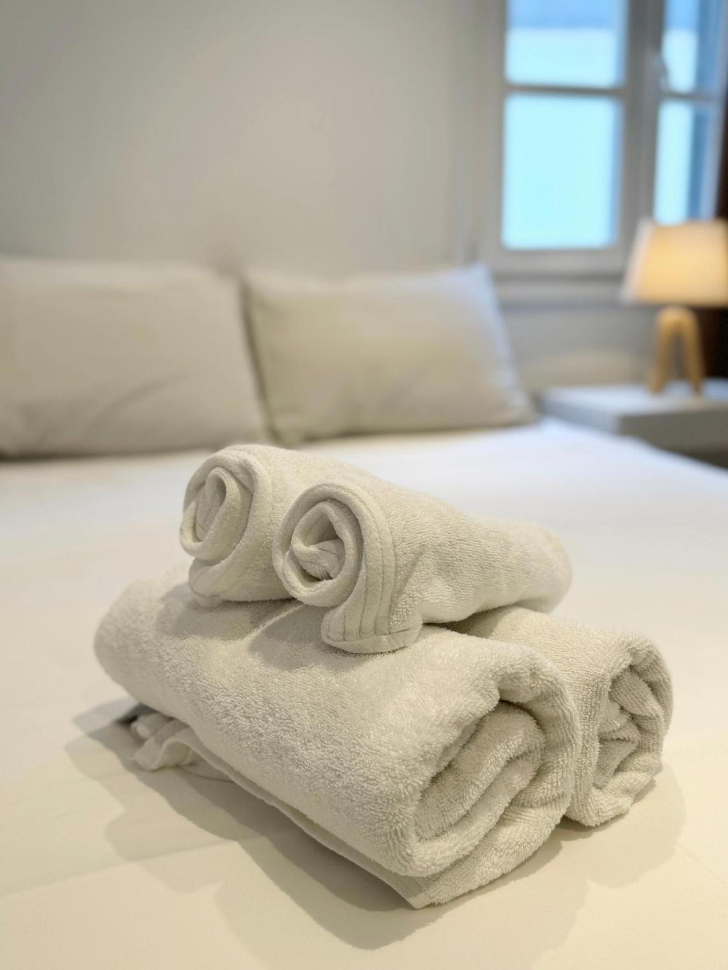 Deluxe City Centre Two Bedroom - Grand Central House 지브롤터 외부 사진