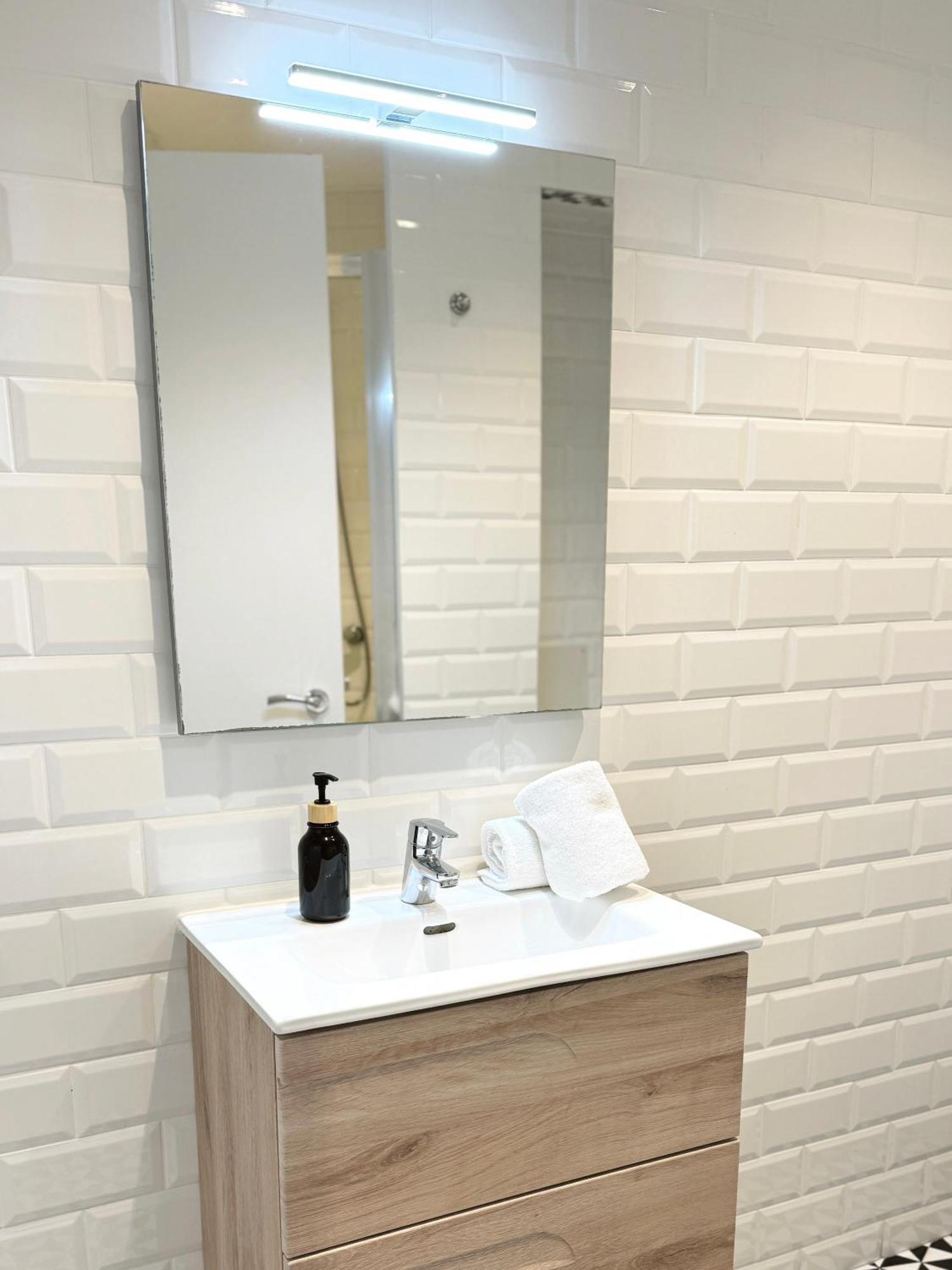 Deluxe City Centre Two Bedroom - Grand Central House 지브롤터 외부 사진