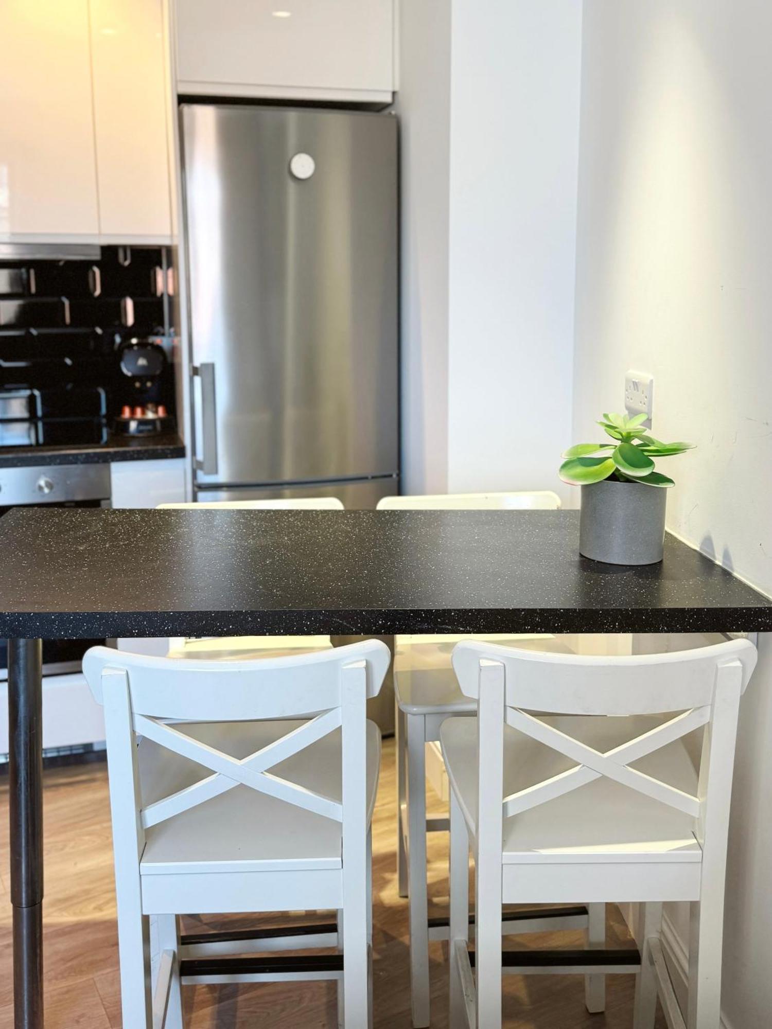 Deluxe City Centre Two Bedroom - Grand Central House 지브롤터 외부 사진
