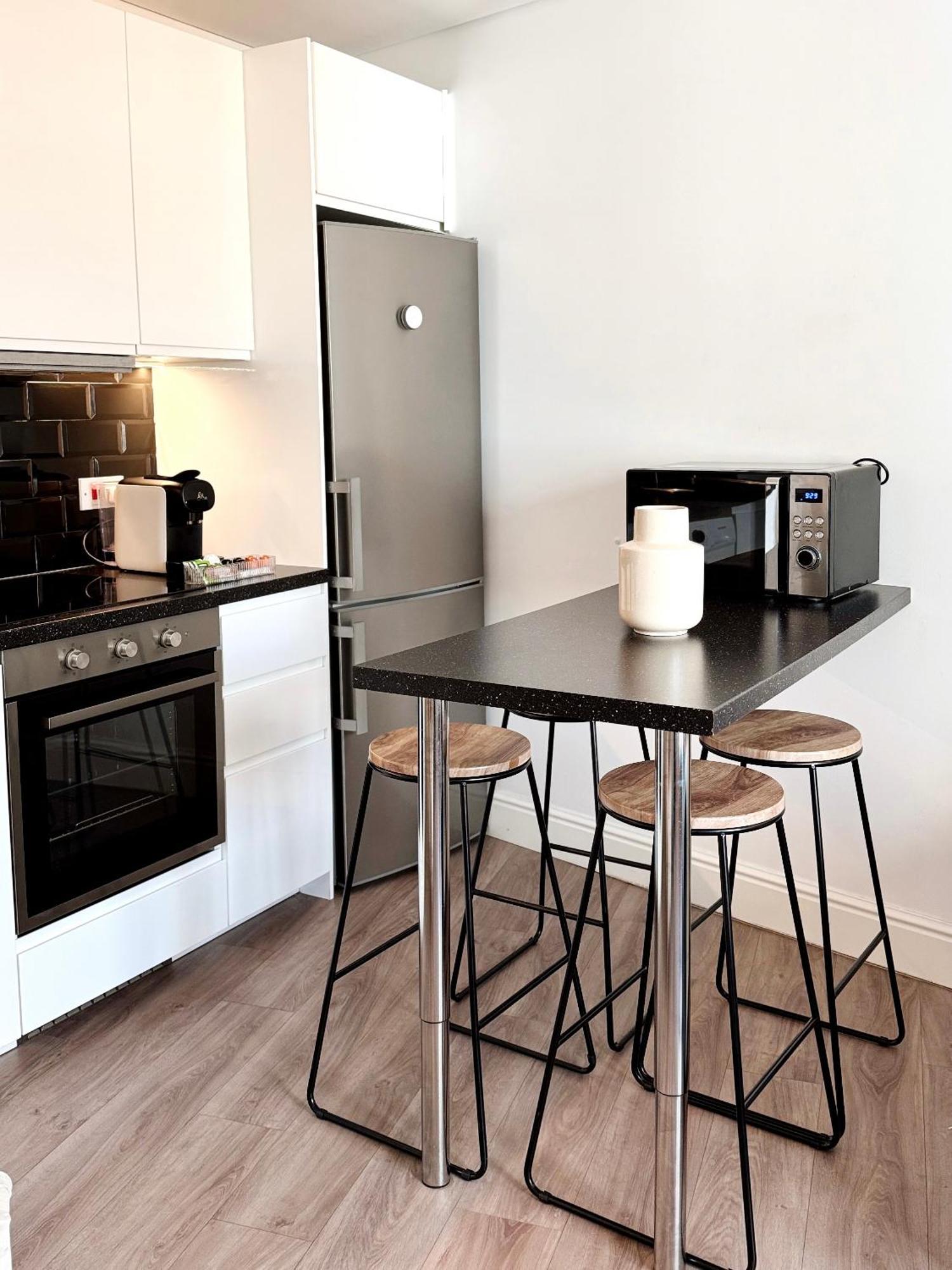 Deluxe City Centre Two Bedroom - Grand Central House 지브롤터 외부 사진