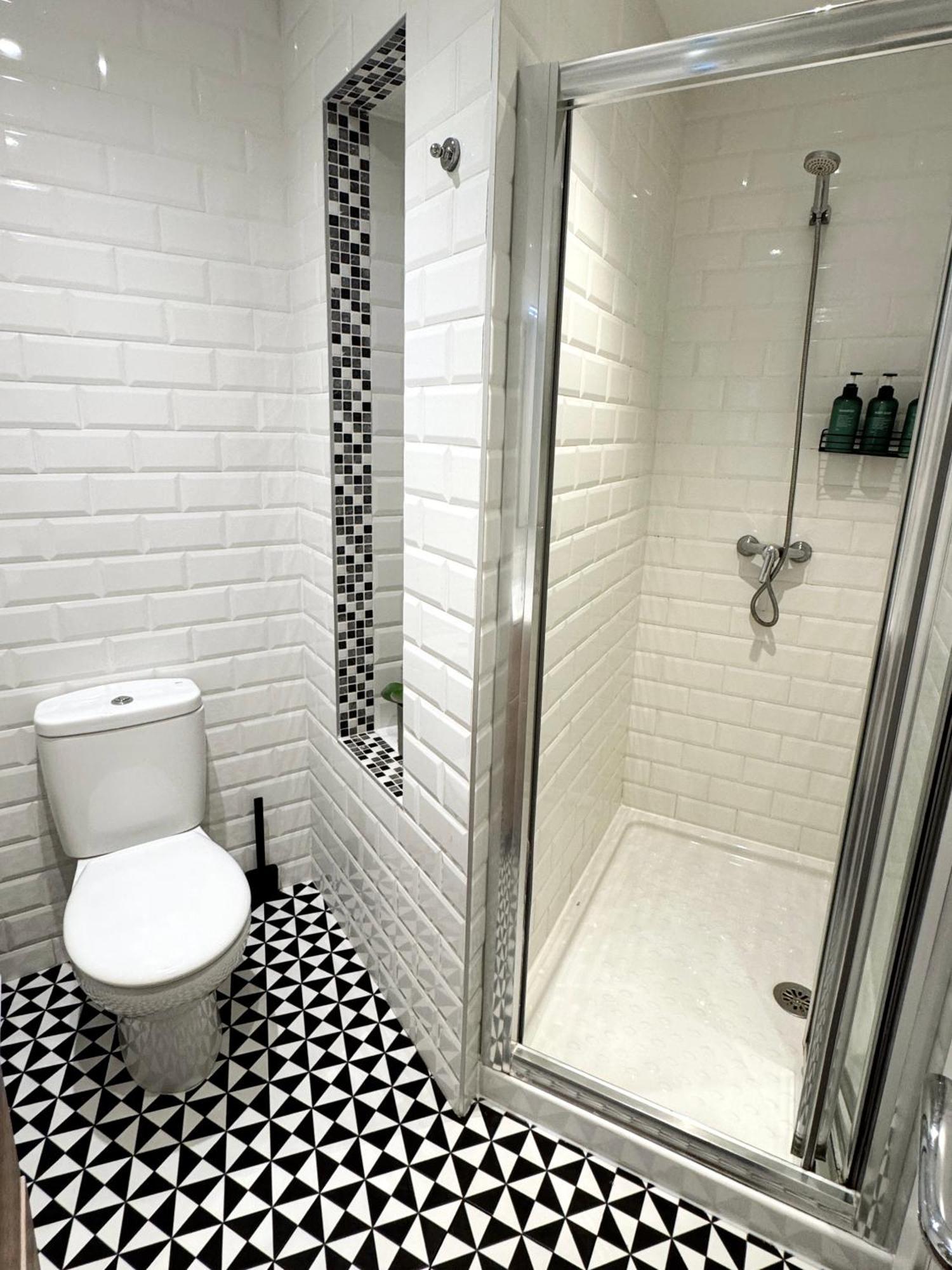 Deluxe City Centre Two Bedroom - Grand Central House 지브롤터 외부 사진