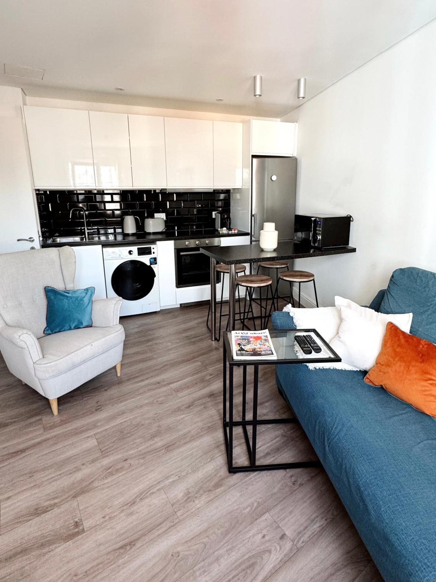 Deluxe City Centre Two Bedroom - Grand Central House 지브롤터 외부 사진