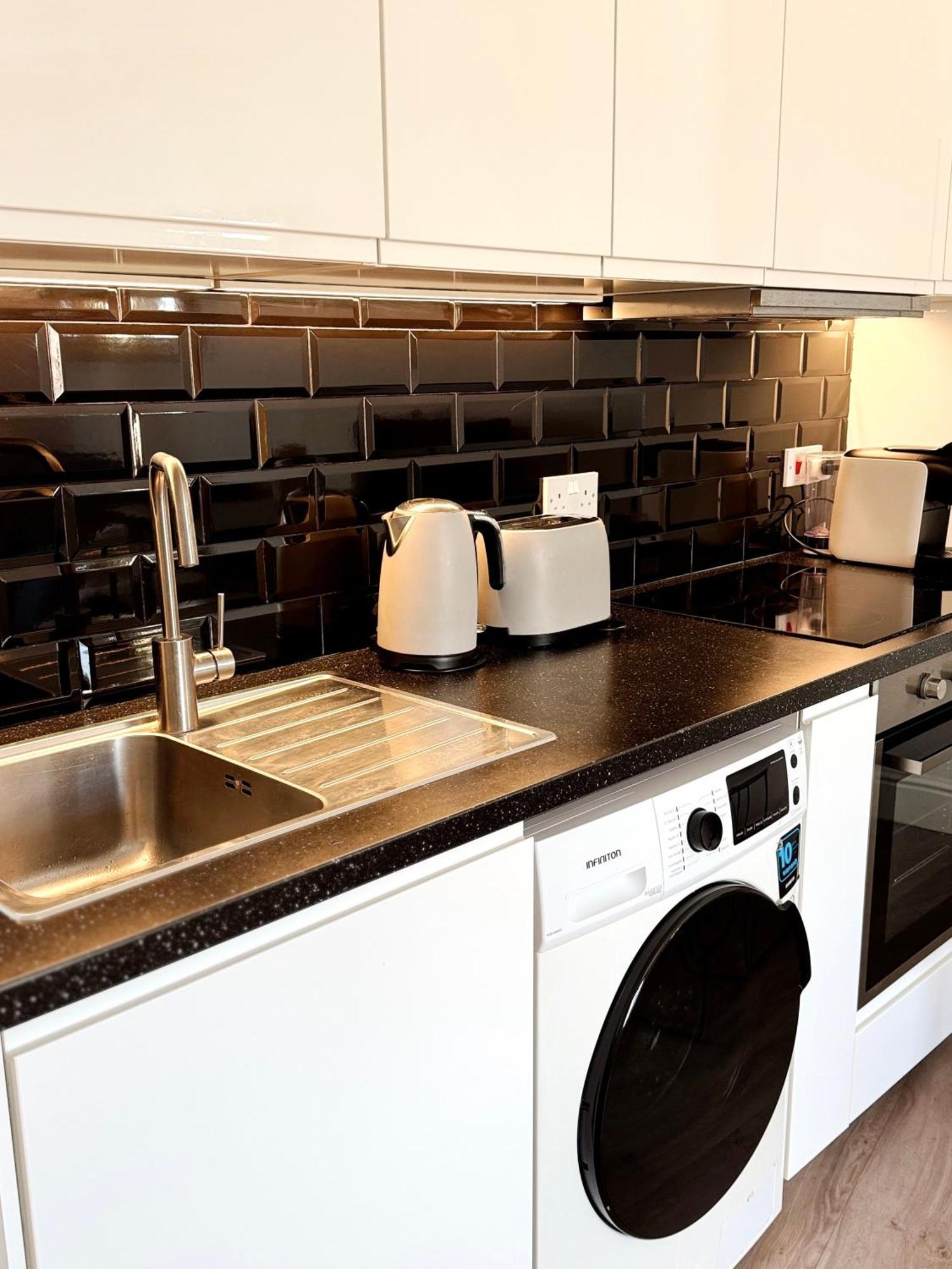 Deluxe City Centre Two Bedroom - Grand Central House 지브롤터 외부 사진