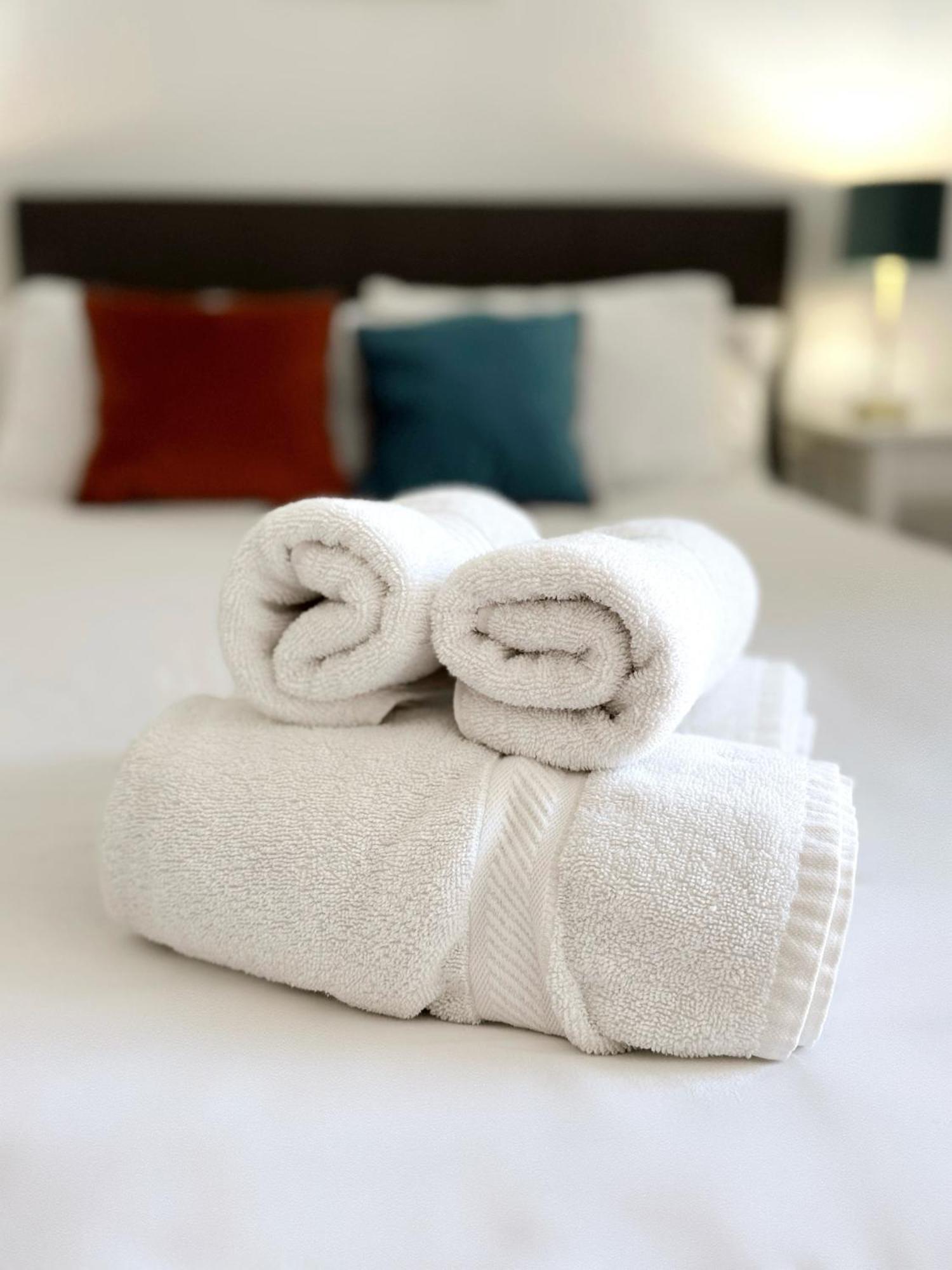 Deluxe City Centre Two Bedroom - Grand Central House 지브롤터 외부 사진