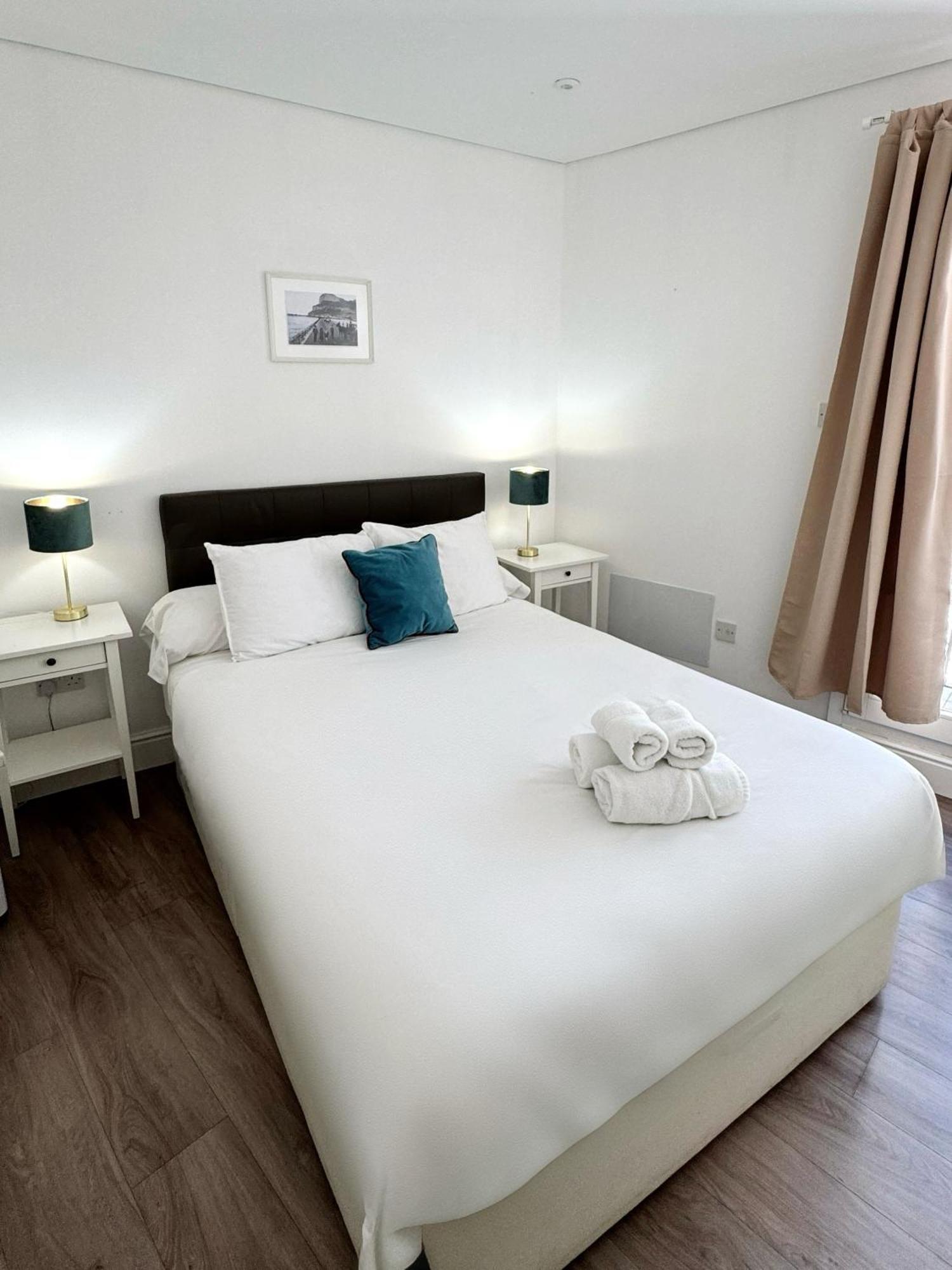 Deluxe City Centre Two Bedroom - Grand Central House 지브롤터 외부 사진